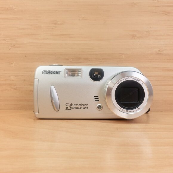 Vintage Sony Cyber-shot DSC-P52 / 3.2MP Digital Camera / Silver / Made in Japan - Picture 1 of 8